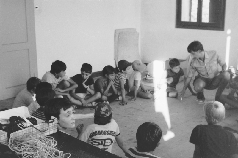 1973_gruppo TV2 - Vacanze dei 4 Branchi_Feltre-in tana.jpg