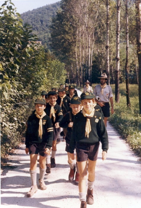 1973_gruppo TV2 - Vacanze dei 4 Branchi_Feltre-partenza per visita Feltre.jpg