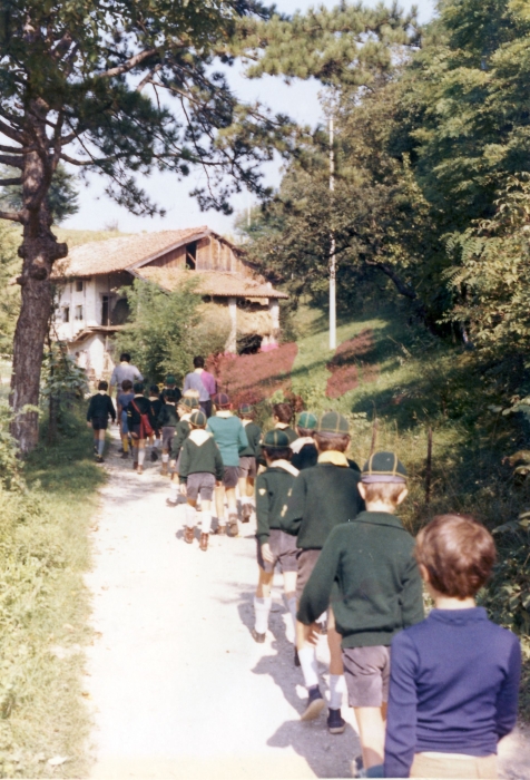 1973_gruppo TV2 - Vacanze dei 4 Branchi_Feltre-partenza x uscita san vittore e corona.jpg