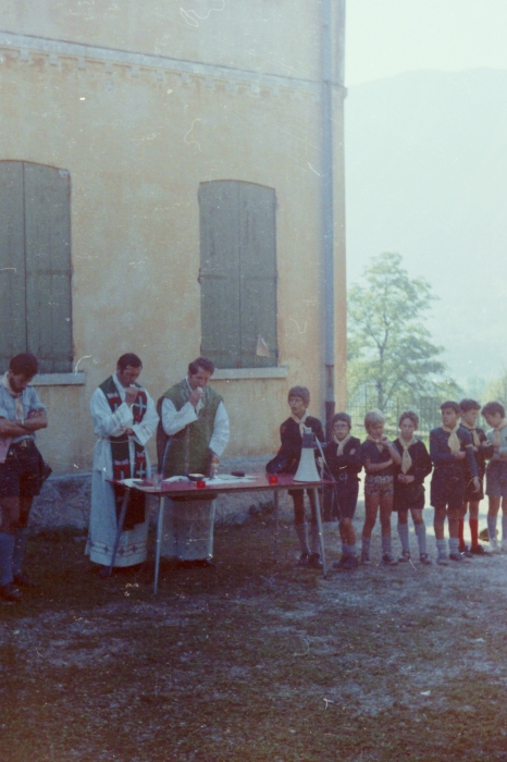 1973_gruppo TV2 - Vacanze dei 4 Branchi_Feltre-santa messa_2.jpg
