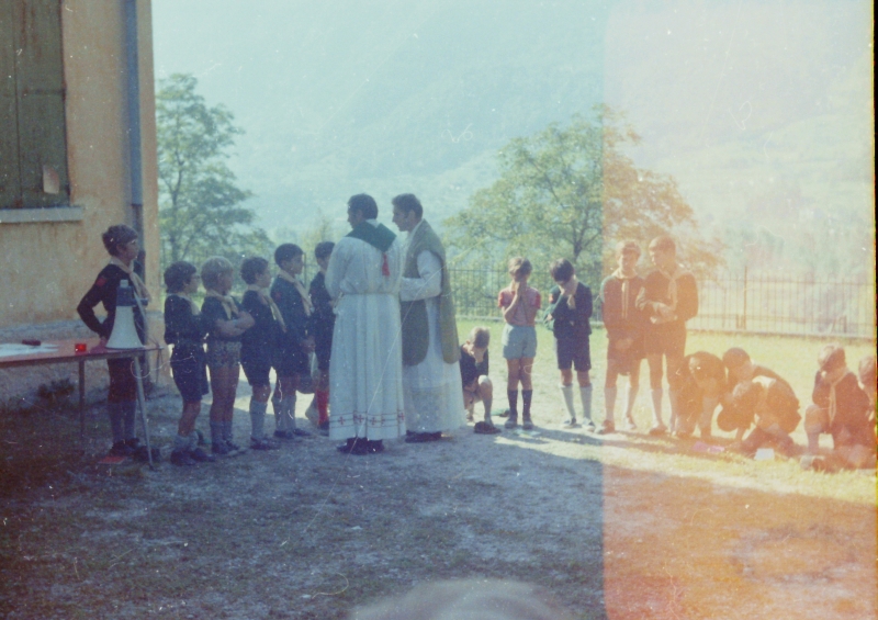 1973_gruppo TV2 - Vacanze dei 4 Branchi_Feltre-santa messa_4.jpg