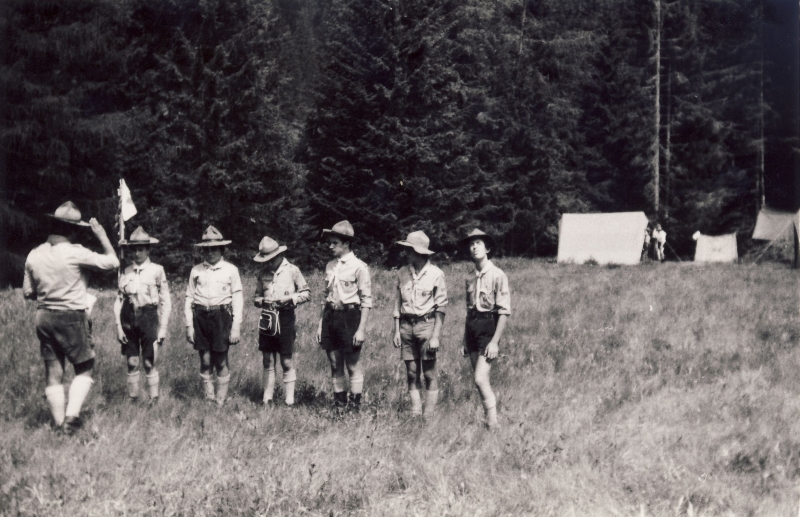 1973  rip s pioX - campo fiaccola accesa - Val da rin - presentazione di sq volpi 2.jpg