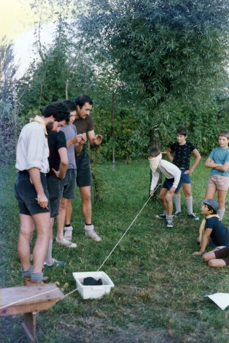 1974 vdb 3branchi del TV2 a Villa di Pria-sGiustina BL - Palio di villa di Pria - gioco di squadra.jpg