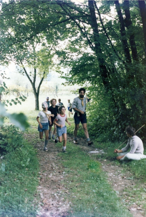 1974 vdb 3branchi del TV2 a Villa di Pria-sGiustina BL - Palio di villa di Pria - gioco di squadra_4.jpg