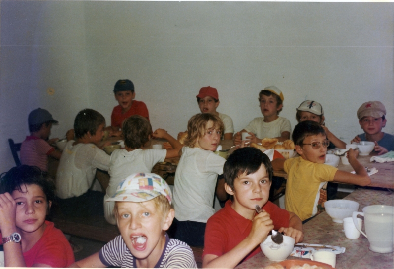 1974 vdb 3branchi del TV2 a Villa di Pria-sGiustina BL - a tavola_1.jpg