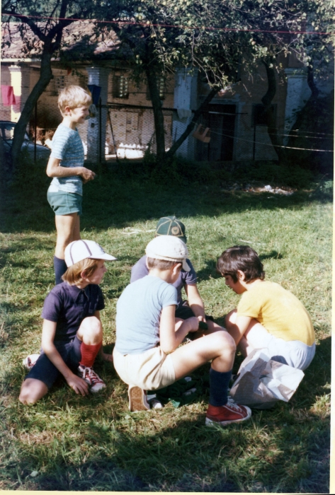 1974 vdb 3branchi del TV2 a Villa di Pria-sGiustina BL - giochi di sestiglia.jpg