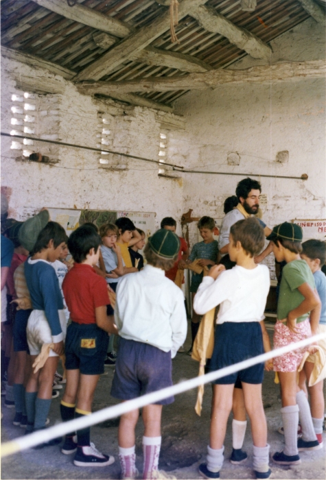 1974 vdb 3branchi del TV2 a Villa di Pria-sGiustina BL - la tana dei branchi.jpg