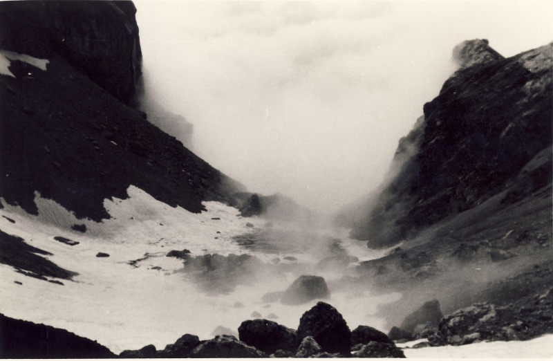 1975 campo mobile clan n_strada malga ciapela contrin fuchiade roccapietore - sul sentiero_3.jpg