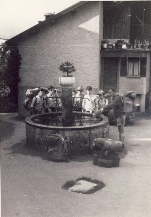 1976 clan nuova strada - sPioX -campo mobile giro Civetta - abbeverata _1.jpg