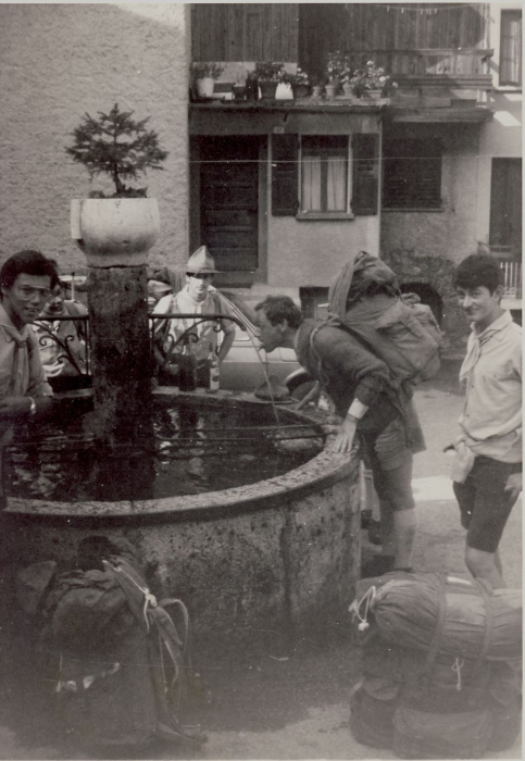 1976 clan nuova strada - sPioX -campo mobile giro Civetta - abbeverata _2.jpg