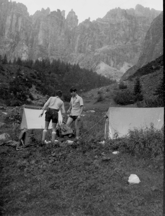 1976 clan nuova strada - sPioX -campo mobile giro Civetta - attendamento_1.jpg