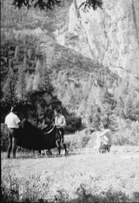 1976 clan nuova strada - sPioX -campo mobile giro Civetta - attendamento_3.jpg