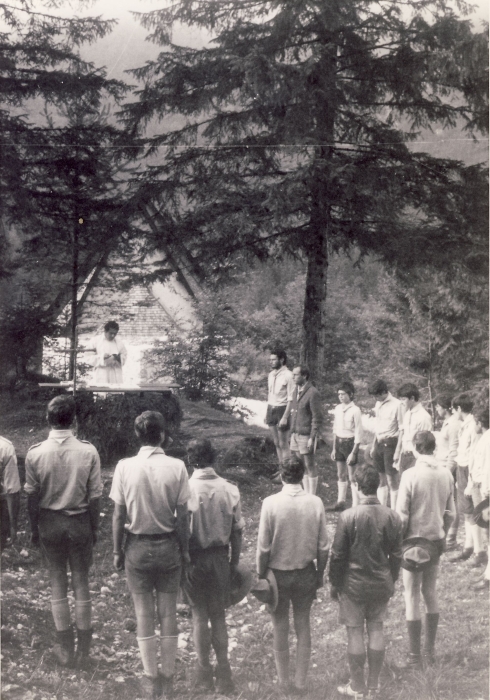 1976 clan nuova strada - sPioX -campo mobile giro Civetta - san lucano messa interclan.jpg