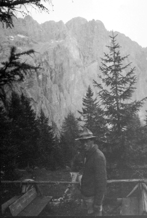 1976 clan nuova strada - sPioX -campo mobile giro Civetta - sosta _3.jpg