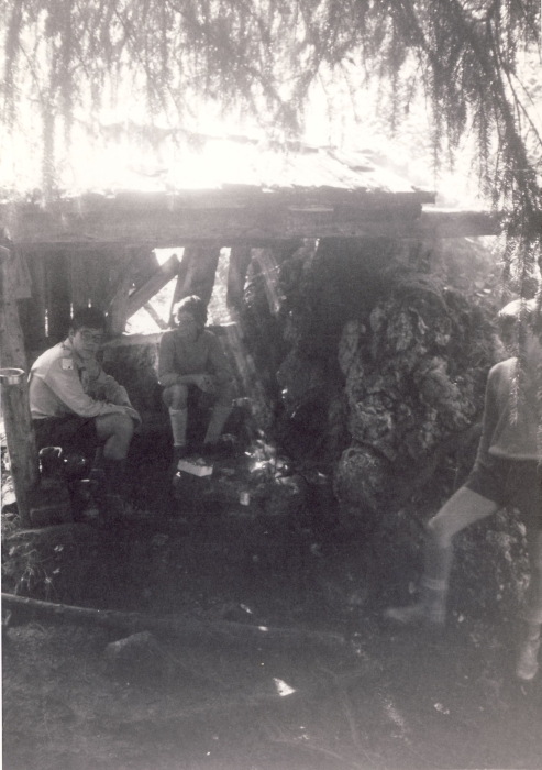 1976 clan nuova strada - sPioX -campo mobile giro Civetta - sosta _7.jpg