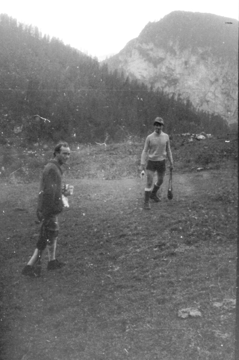 1976 clan nuova strada - sPioX -campo mobile giro Civetta - sosta pranzo _1.jpg