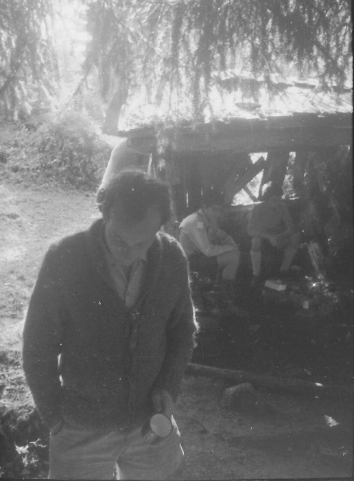 1976 clan nuova strada - sPioX -campo mobile giro Civetta - sosta pranzo _3.jpg