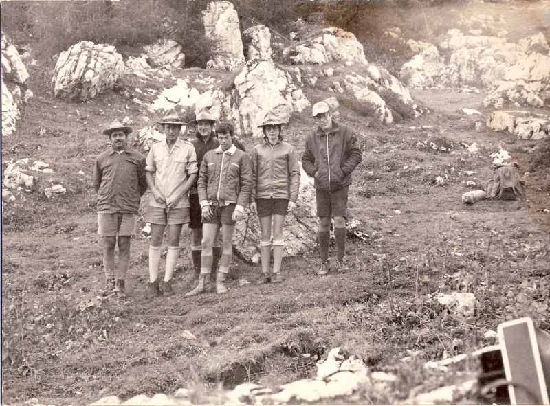 1976 clan nuova strada - sPioX -campo mobile giro Civetta - sotto rif tissi.jpg