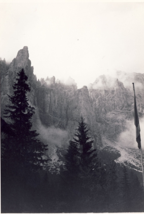 1976 clan nuova strada - sPioX -campo mobile giro Civetta - veduta_9.jpg