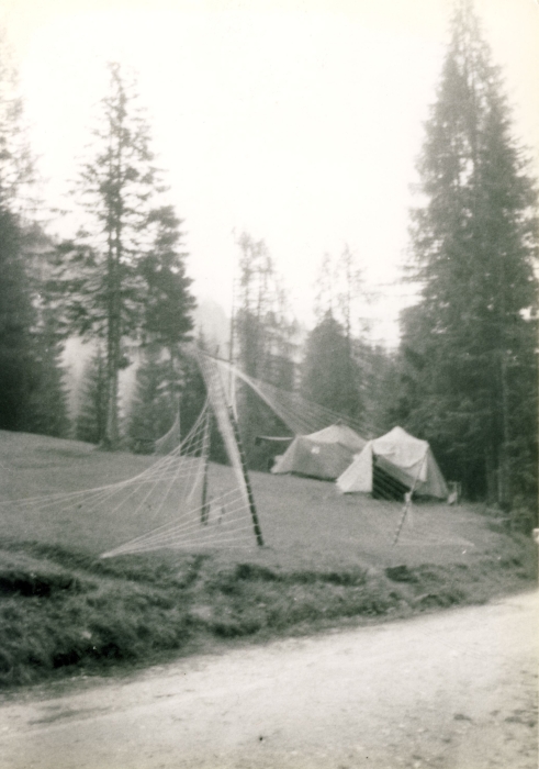 1977 1cmp mobile naz rover FSE-forcella Lagazzon - Vallada Agordina - QG ed entrata.jpg