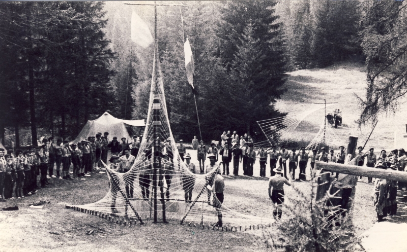 1977 1cmp mobile naz rover FSE-forcella Lagazzon - Vallada Agordina - il quadrato all alzabandiera_1.jpg