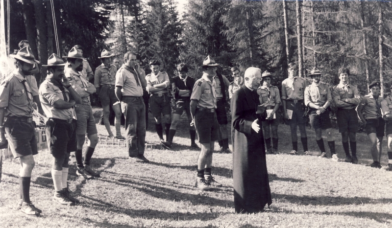 1977 1cmp mobile naz rover FSE-forcella Lagazzon - Vallada Agordina - visita e saluto vescovo mistrorigo.jpg