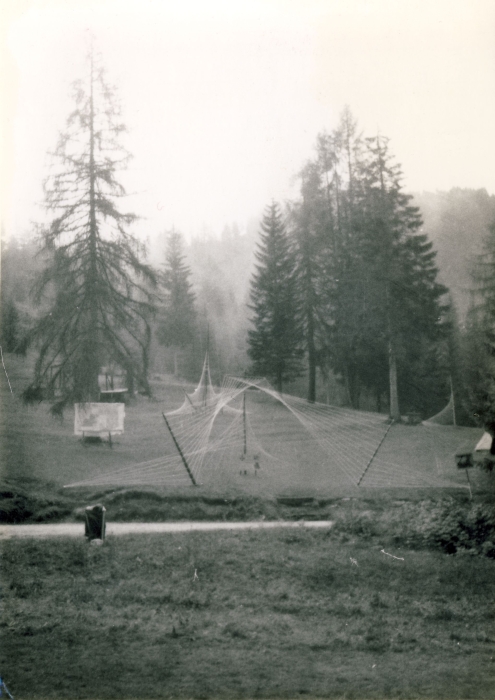 1977 1cmp mobile naz rover FSE-forcella Lagazzon - Vallada Agordina --  entrata del campo.jpg