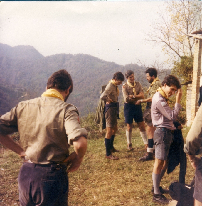 1977 uscita capi del TV2 a Cornuda sotto la rocca.jpg