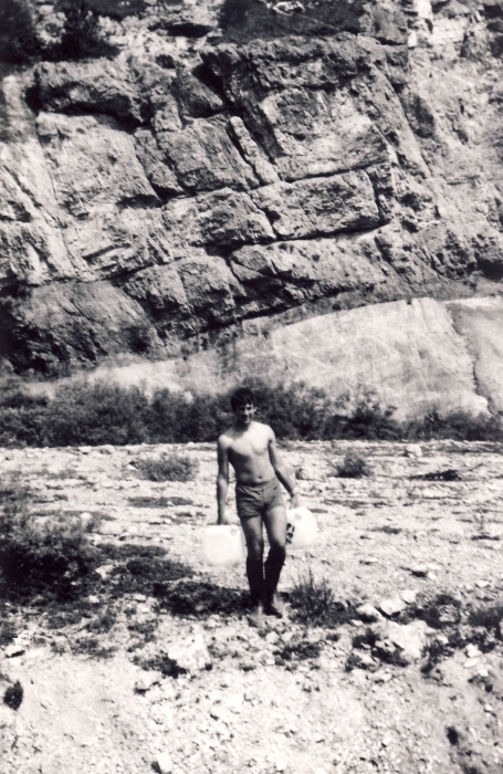 1978 Rip sPioX - campo del nuovo sentiero - Clauzetto Vito d'Asio - andare ad acqua.jpg