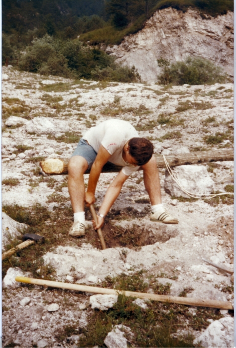 1978 Rip sPioX - campo del nuovo sentiero - Clauzetto Vito d'Asio - impianto alzabandiera.jpg