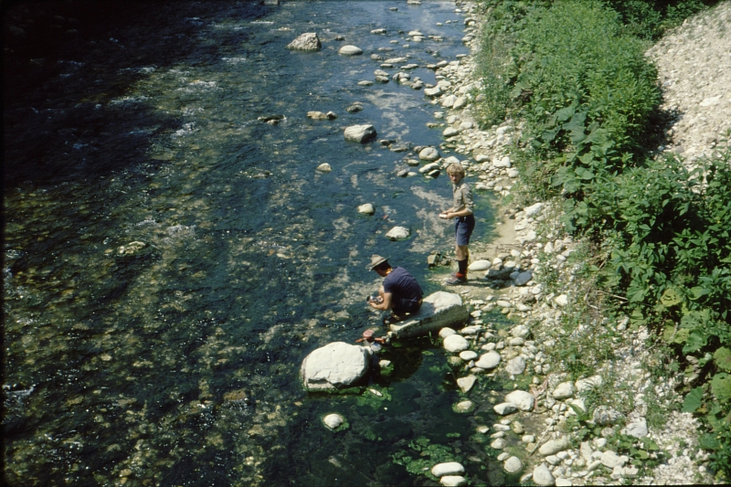 1979l Clan Nuova Strada - sPioX - campo mobile vette feltrine 21 - lavaggi sul torrente Sonna a Feltre .jpg