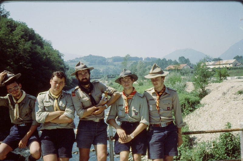 1979n Clan Nuova Strada - sPioX - campo mobile vette feltrine 23 - all'arrivo a Feltre.jpg