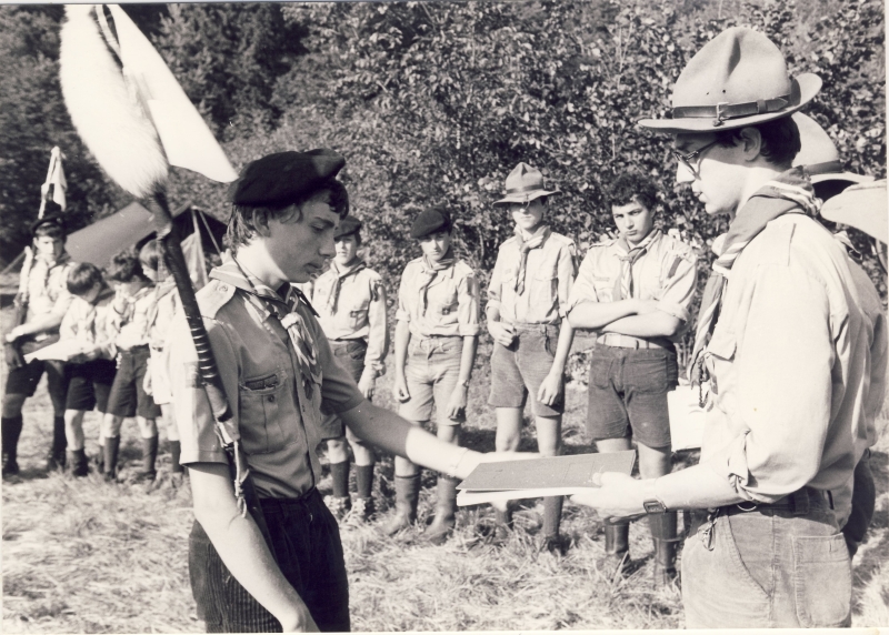 1980 Rip Roncade - campo dell'Arcobaleno - Tramonti di sopra - quadrato- dodo bassan CR consegna libri marcia.jpg
