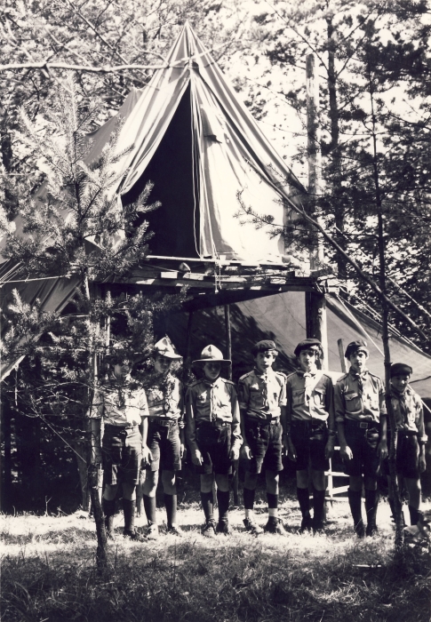 1980 Rip Roncade - campo dell'Arcobaleno - Tramonti di sopra - tenda sopraelevata sq daini.jpg
