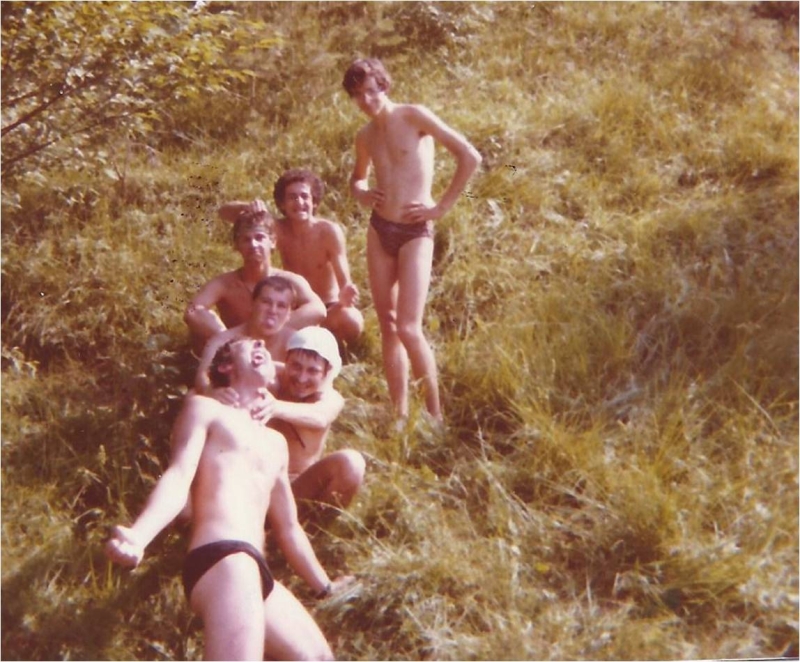 1980 Rip sPioX - campo dell'Arcobaleno - Tramonti di sopra - aiuto capi al bagno.jpg