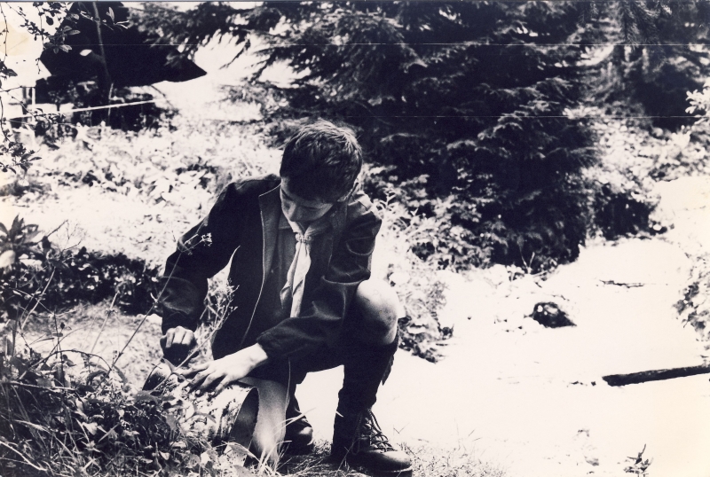 1981 Rip sPioX - campo dell'allegro Trappeur - Val da Rin pian di Serra - lavaggio pentole.jpg