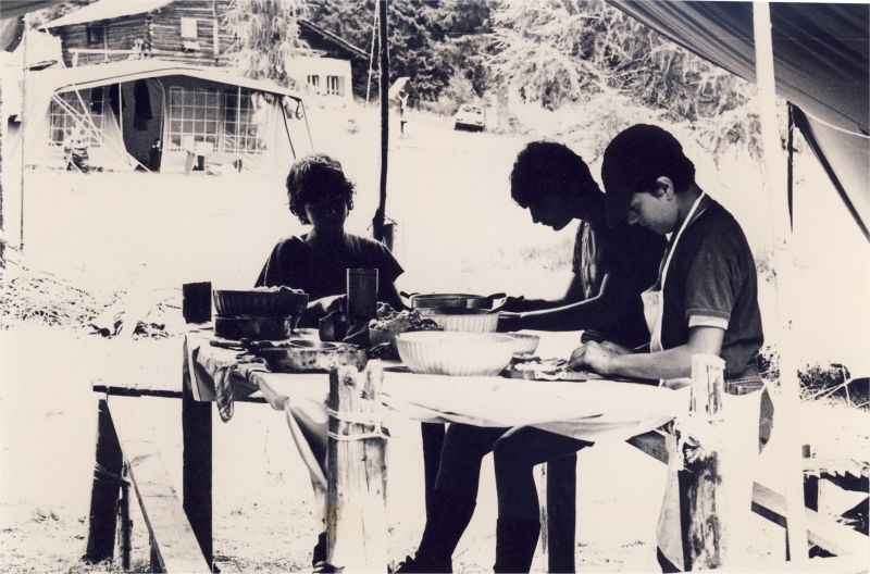 1981 Rip sPioX - campo dell'allegro Trappeur - Val da Rin pian di Serra - lavori in angolo di sq.jpg