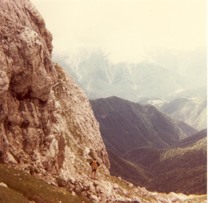1981 Rip sPioX - campo dell'allegro Trappeur - Val da Rin pian di Serra - uscita dei senior-09.jpg
