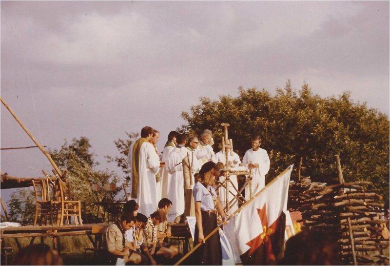 1982 Clan nuova strada - campo naz rover dei monti Ernici - 04 santa Messa iniziale a Casamari .jpg
