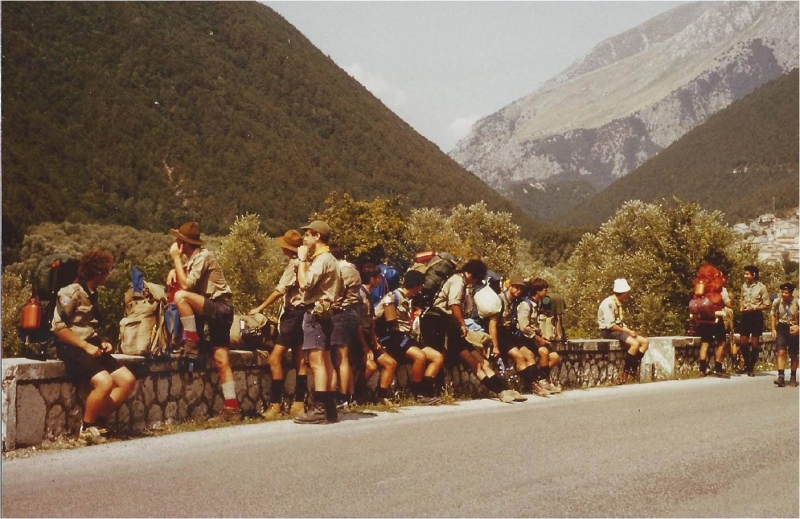 1982 Clan nuova strada - campo naz rover dei monti Ernici - 07 inizio del percorso a piedi.jpg