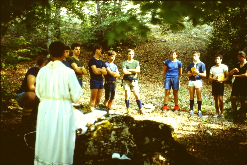 1982 Clan nuova strada - campo naz rover dei monti Ernici - 09 santa Messa .jpg