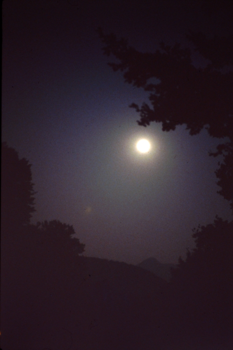 1982 Clan nuova strada - campo naz rover dei monti Ernici - 26 notte di luna sotto il Monte Caprara.jpg