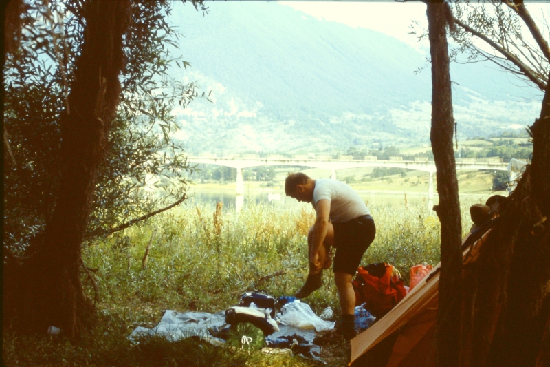 1982 Clan nuova strada - campo naz rover dei monti Ernici - 39 sul  lago di Villetta Barrea.jpg