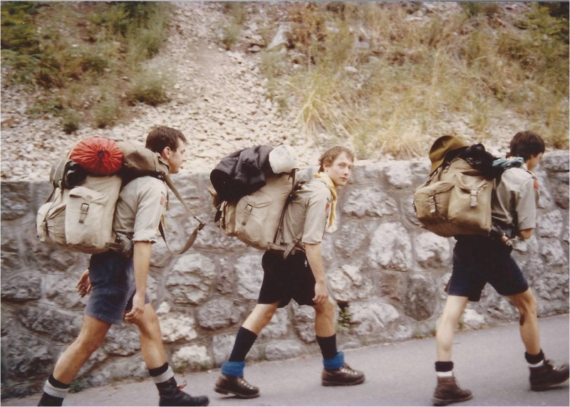 1983 Clan nuova strada sPioX-TV2°- campo mobile Dolomiti Brenta 5.jpg