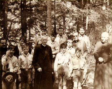 La visita del vescovo Mistrorigo al campo